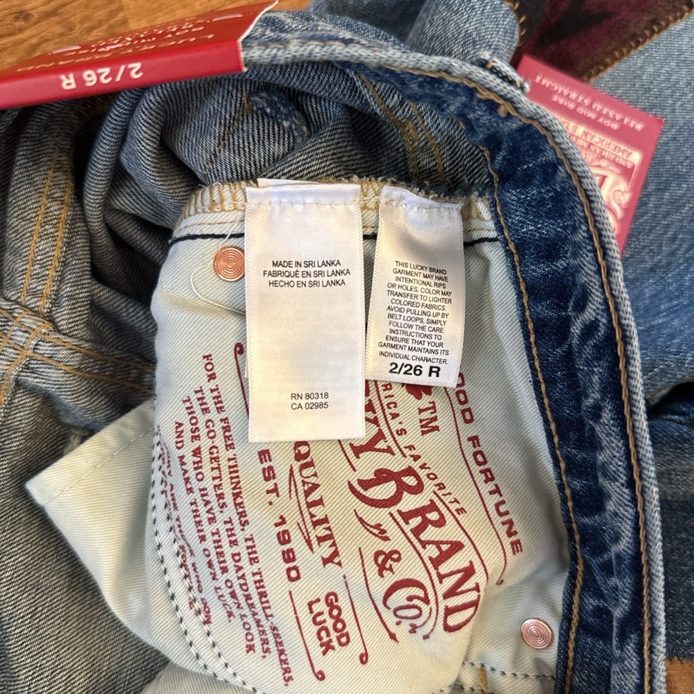 NWT. Lucky Brand Boy Midrise Relaxed Straight Patchwork Jeans. 2/26 R. - Picture 8 of 14